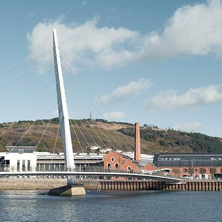Apartamento Beach On The Doorstep Meridian Tower Marina Swansea Exterior foto