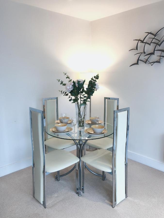 Apartamento Beach On The Doorstep Meridian Tower Marina Swansea Exterior foto