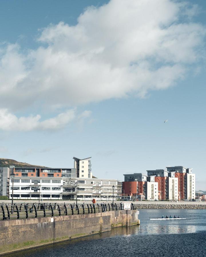 Apartamento Beach On The Doorstep Meridian Tower Marina Swansea Exterior foto