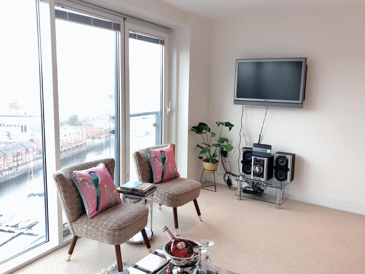 Apartamento Beach On The Doorstep Meridian Tower Marina Swansea Exterior foto