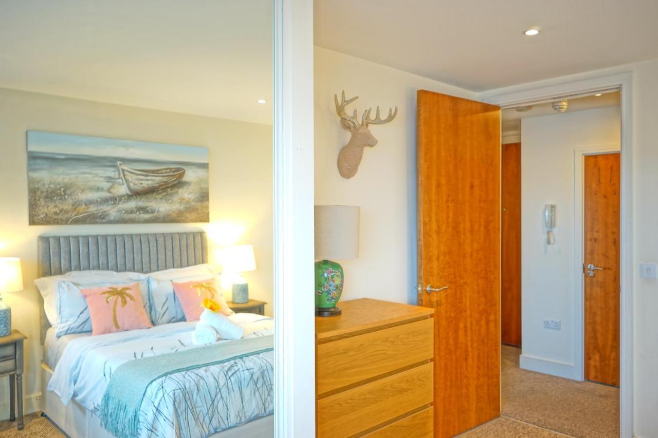 Apartamento Beach On The Doorstep Meridian Tower Marina Swansea Exterior foto