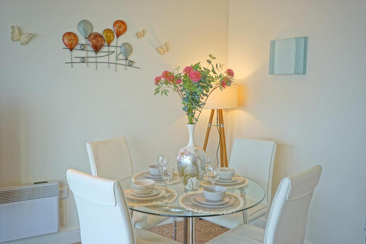 Apartamento Beach On The Doorstep Meridian Tower Marina Swansea Exterior foto