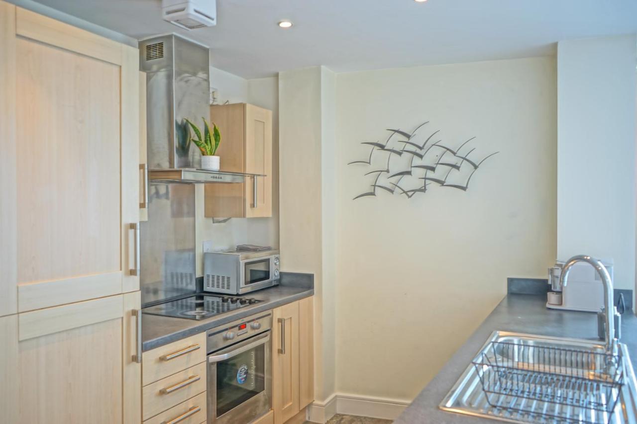 Apartamento Beach On The Doorstep Meridian Tower Marina Swansea Exterior foto